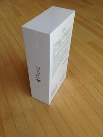 Новый в запечатанной коробке, со всеми аксессуарами телефон!. . фото 2