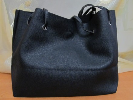 Женская сумка +косметичка
Новая
Цвет - черный
Замеры - 47/28/18 см
Материал . . фото 4