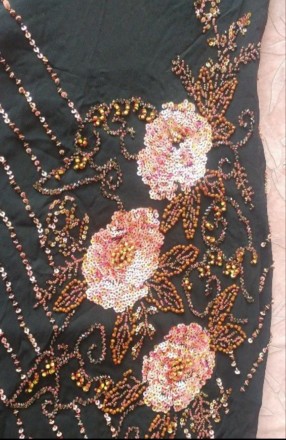 Платье с пайетками ручной работы.
Размер S.
Цвет чёрный + цветочный орнамент с. . фото 4