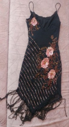 Платье с пайетками ручной работы.
Размер S.
Цвет чёрный + цветочный орнамент с. . фото 3