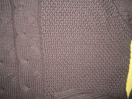 Фирменный красивый плотный коричневый свитер в узорах,
р.S, Colours of the worl. . фото 5