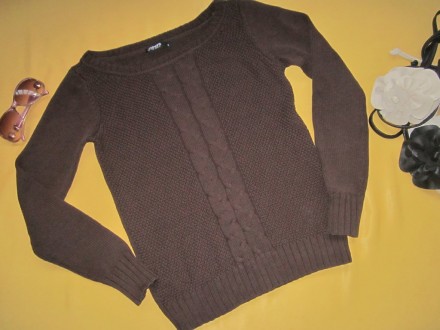 Фирменный красивый плотный коричневый свитер в узорах,
р.S, Colours of the worl. . фото 2