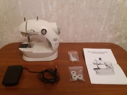 Продам портативную швейную машинку портативная Mini Sewing Machine SM-202A.

M. . фото 3