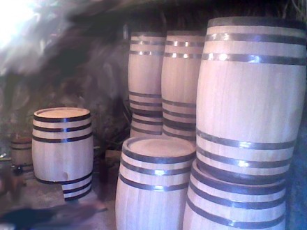 Изготовляем деревянную продукцию для виноделов:
Дубовые бочки для вина, коньяка. . фото 2