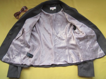 Cтильный качественный пиджак, жакет Next, р.12, отличное состояние .
ПОГ 48 см.. . фото 5