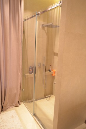 Стеклянные душевые кабины - это популярный элемент интерьеров ванных комнат. Кон. . фото 3