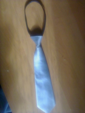Детский галстук серого цвета с черными полосками в хорошем состоянии фирмы G-FAR. . фото 5