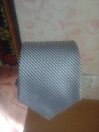 Детский галстук серого цвета с черными полосками в хорошем состоянии фирмы G-FAR. . фото 2