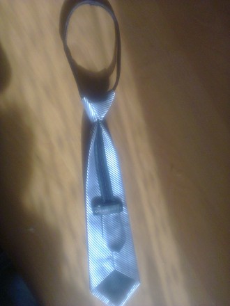 Детский галстук серого цвета с черными полосками в хорошем состоянии фирмы G-FAR. . фото 8