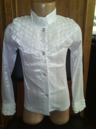 Нарядная красивая блузка для девочки, длина по спинке 46, рукав от плеча 45, тка. . фото 2
