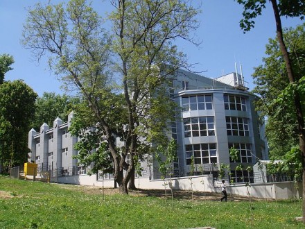 Отдельное стоящее 4-х этажное административное здание для бизнеса и досуга, расп. Гагарина. фото 2