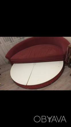 Продам диван Б/У, круглый, в отличном состоянии, бордового цвета, без пятен. Раз. . фото 1