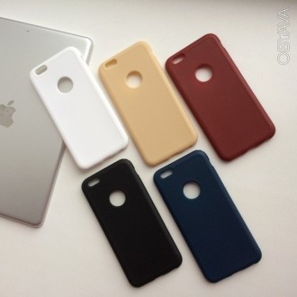 Чехол для iPhone выполнен из качественного и прочного силикона с имитацией под к. . фото 1