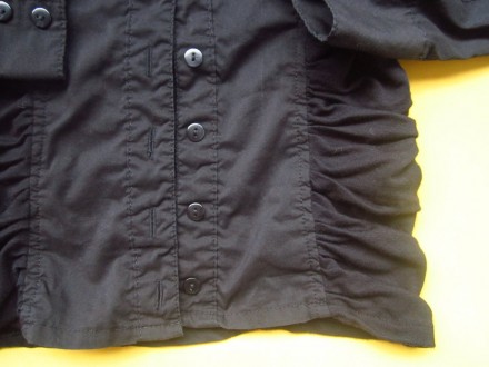 Фирменная рубашка чёрного цвета с красивым вырезом спереди,по бокам вставки из т. . фото 7