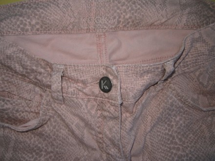 Укороченные джинсы со змеиным принтом, на замочках внизу, р. 38, Kookai, Турция.. . фото 4