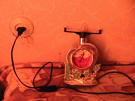 Часы с будильником и ночником. Лампочка в комплекте . На 1 батарейке пальчиковой. . фото 4