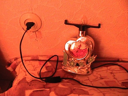 Часы с будильником и ночником. Лампочка в комплекте . На 1 батарейке пальчиковой. . фото 9