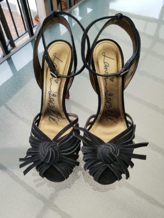 Women's Black Suede Lanvin Strappy Heels Size 39

RETAIL PRICE 1,195$

Они к. . фото 3