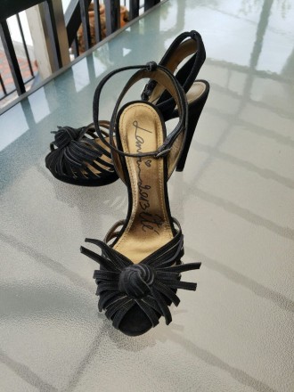 Women's Black Suede Lanvin Strappy Heels Size 39

RETAIL PRICE 1,195$

Они к. . фото 4