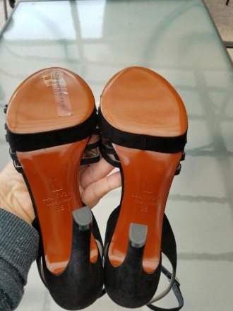 Women's Black Suede Lanvin Strappy Heels Size 39

RETAIL PRICE 1,195$

Они к. . фото 11