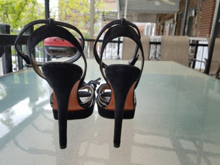 Women's Black Suede Lanvin Strappy Heels Size 39

RETAIL PRICE 1,195$

Они к. . фото 5