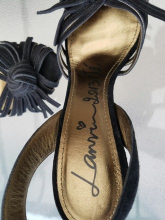 Women's Black Suede Lanvin Strappy Heels Size 39

RETAIL PRICE 1,195$

Они к. . фото 6