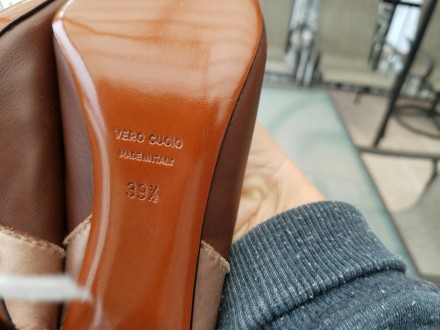 NEW Summer Lanvin Leather and Satin Slingback Pumps

NEW Lanvin Paris Metallic. . фото 3
