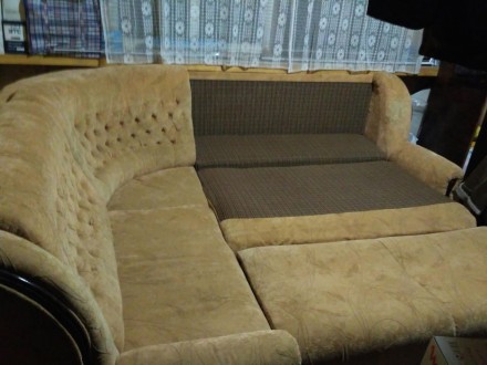 Продам угловой диван в неплохом состоянии! Единственное что есть потертости на о. . фото 2