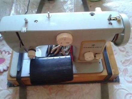Продам или обменяю две швейные  машинки  с электроприводом  модели "Чайка 132-М". . фото 5