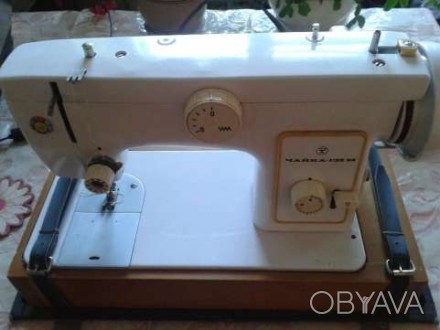 Продам или обменяю две швейные  машинки  с электроприводом  модели "Чайка 132-М". . фото 1