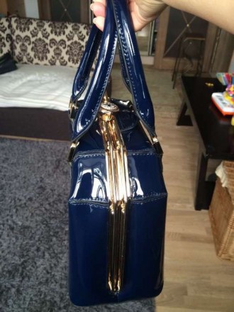 Продам сумку женскую лак синий, очень модная и красивая.. . фото 3