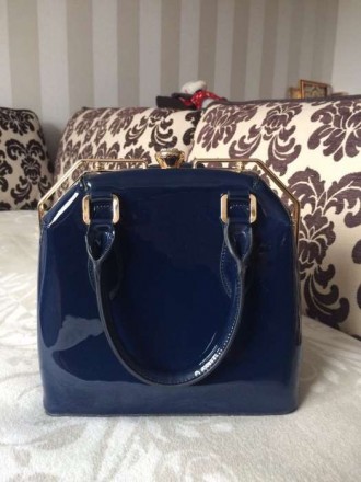 Продам сумку женскую лак синий, очень модная и красивая.. . фото 2
