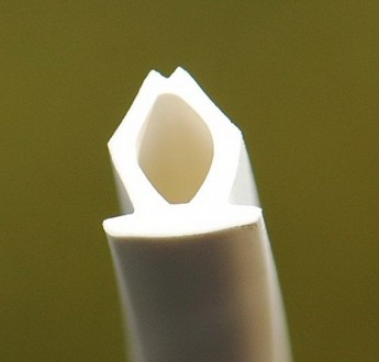 Заглушка паза штапика, белая.
Специальный вид уплотнителя, предназначенный для . . фото 2