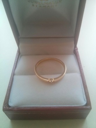 Золотое кольцо с маленьким бриллиантом

Проба - 585
Вес (общий) - 1.8 г. 
Ка. . фото 3