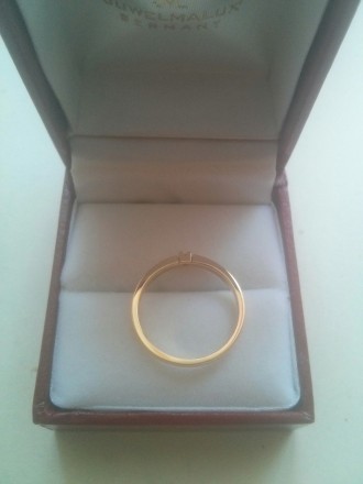 Золотое кольцо с маленьким бриллиантом

Проба - 585
Вес (общий) - 1.8 г. 
Ка. . фото 4