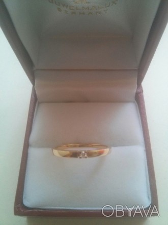 Золотое кольцо с маленьким бриллиантом

Проба - 585
Вес (общий) - 1.8 г. 
Ка. . фото 1