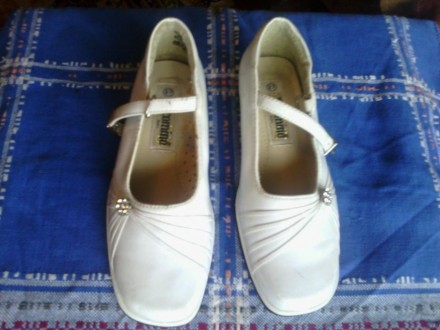 Белые туфли, новые, одевались один раз. Размер 27, длина стельки 18,5. . фото 3