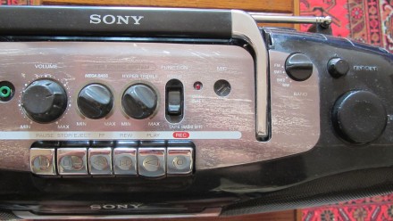 Магнитола кассетная переносная SONY B5S MK2
(б/у, отл. исправное сост., FM/AM р. . фото 5