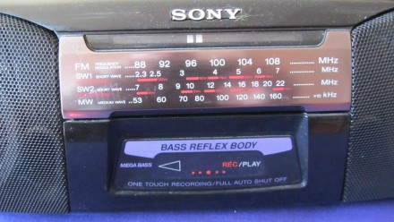 Магнитола кассетная переносная SONY B5S MK2
(б/у, отл. исправное сост., FM/AM р. . фото 6