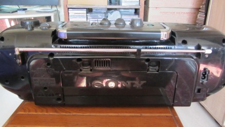 Магнитола кассетная переносная SONY B5S MK2
(б/у, отл. исправное сост., FM/AM р. . фото 4