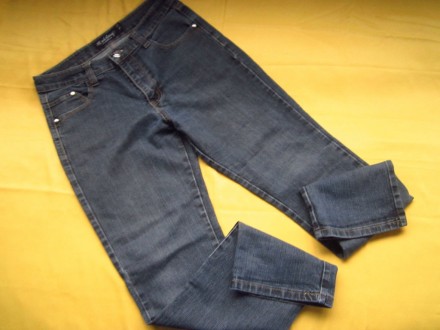 Женские плотные джинсы р.31. 95 % коттон,5 % эластан. ПОТ 39 см,высота спереди о. . фото 2