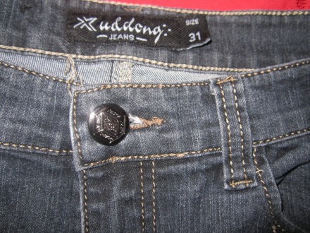 Женские плотные джинсы р.31. 95 % коттон,5 % эластан. ПОТ 39 см,высота спереди о. . фото 4