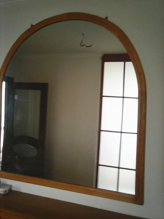 Тумба-комод  и зеркало в раме. Изготовлено из натурального дуба, покрыто -  мато. . фото 4