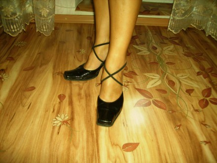 Черные туфли, натуральный лак. Фурнитура целая, в отличном состоянии, набойки - . . фото 5