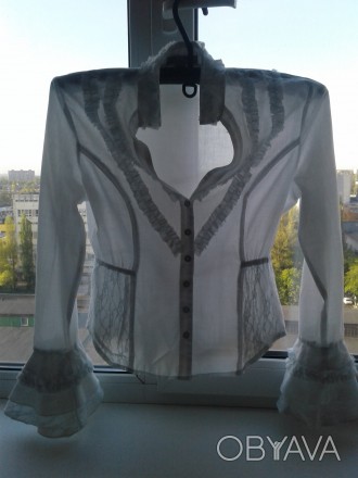 Продам блузку ,Made Turkey, б/у,прекрасное  состояние.Снежно белая блузка с голу. . фото 1