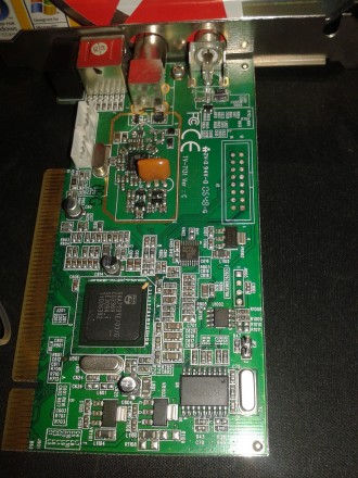 Аналоговый ТВ-тюнер с радио PCI

Куплен в 2006 году 4 года стоял в компе.
Сос. . фото 4