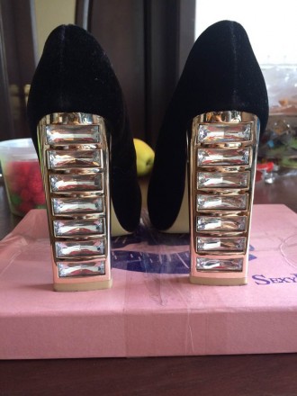 Очень красивые  бархатные туфли,фирмы Sexy Fairy,размер 36,высота каблука 11,5 с. . фото 2