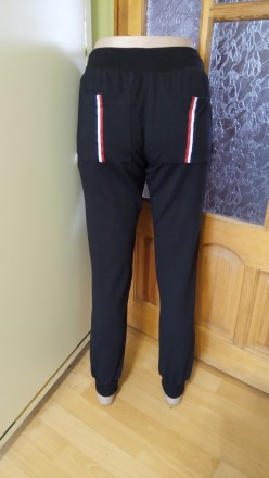 спортивные штаны черные брюки подростковые на девочку.
2 кармана спереди и 2 ка. . фото 3