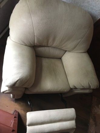 Продам кресло-Релакс в отличном состоянии 
Материал: замша 
Очень удобное. . фото 3