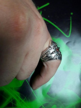 Очень шикарное мужское кольцо 925 проби серебра, с чернением и камнем фианит. Ес. . фото 6